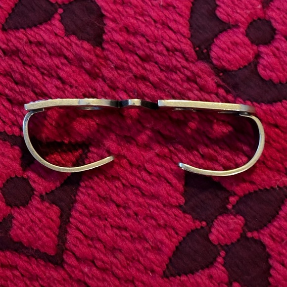 Gucci Faux Pearl Loved Palm Ring - Picture 6 of 13